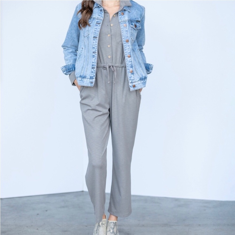 Evy’s Tree Piper grey jumpsuit in size medium